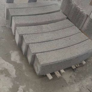 鹰潭芝麻白弧形路牙石
