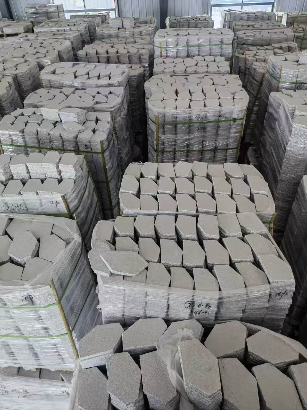 鹰潭芝麻白石材冰裂纹，碎拼。