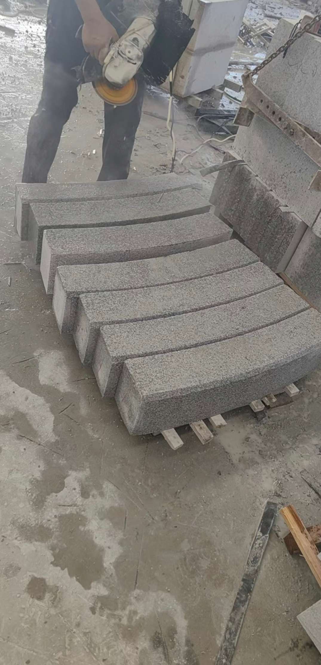 鹰潭芝麻白弧形路牙石