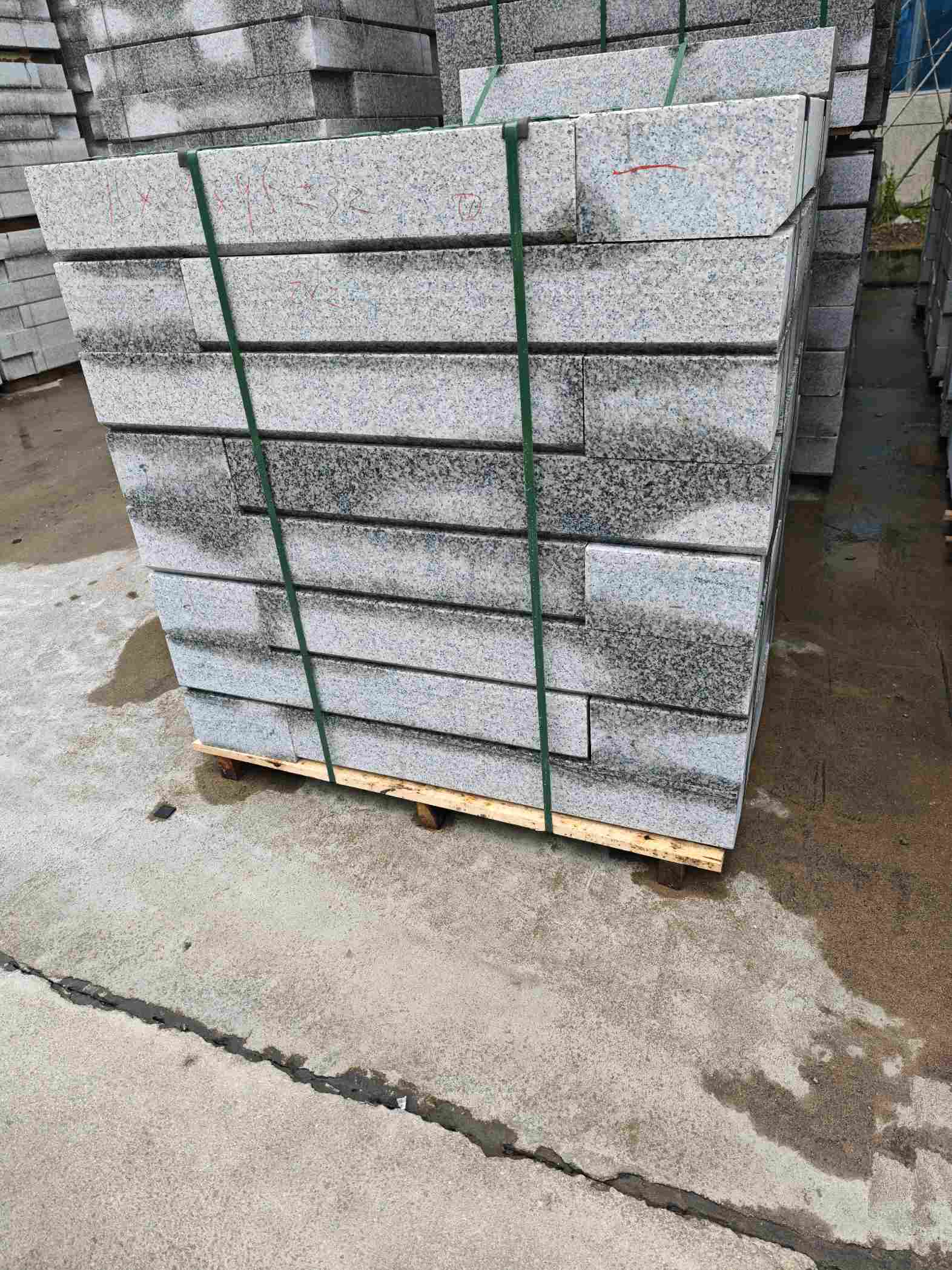 鹰潭芙蓉白路牙石，马路牙子